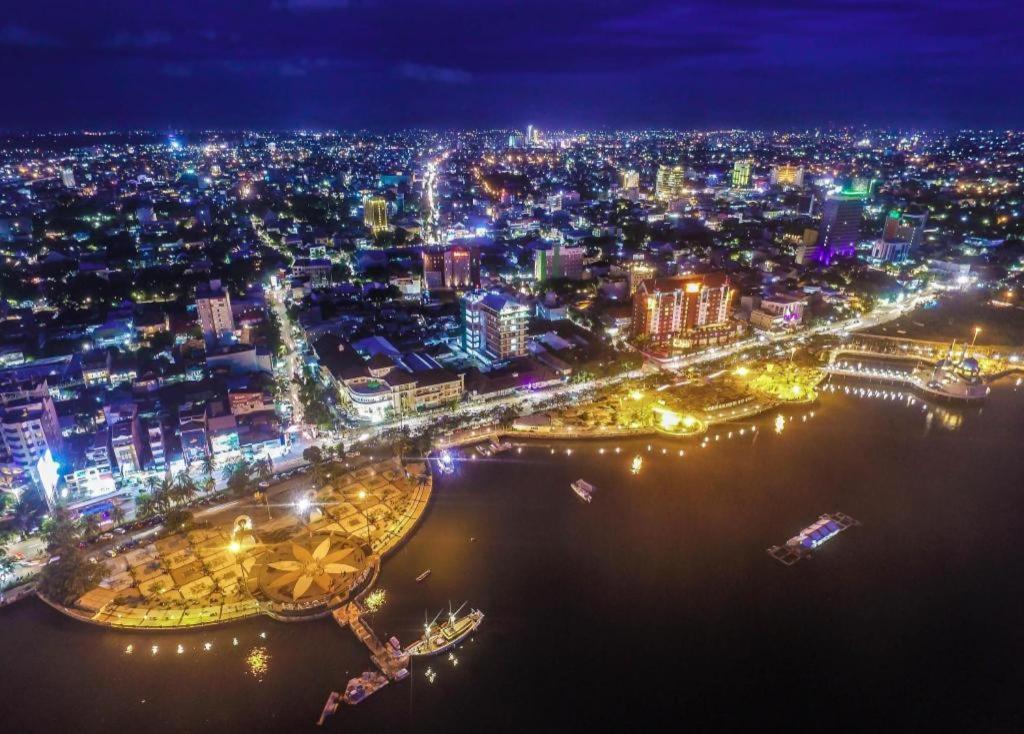 Hotel Astra Novilia Makassar Kültér fotó