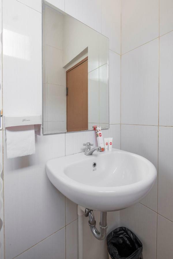 Hotel Astra Novilia Makassar Kültér fotó
