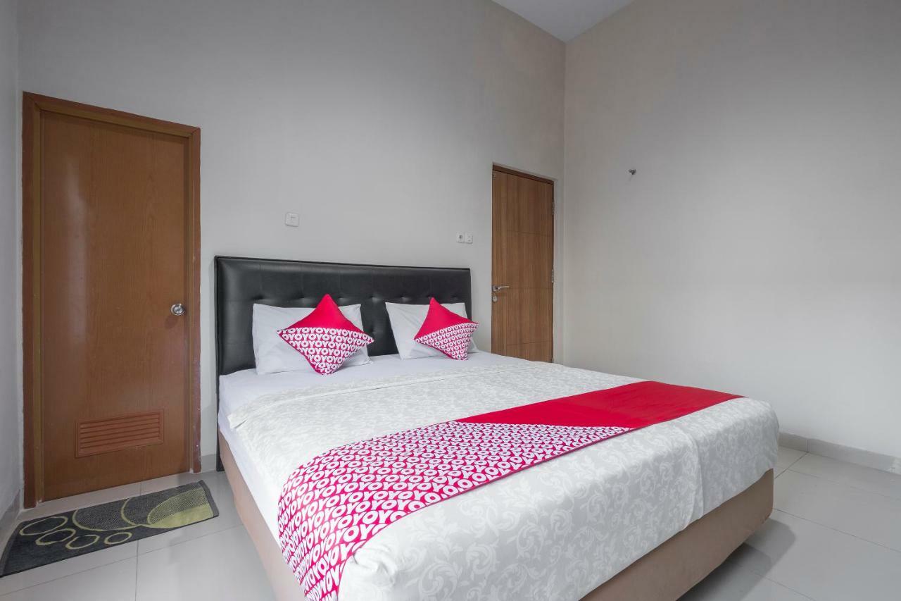 Hotel Astra Novilia Makassar Kültér fotó