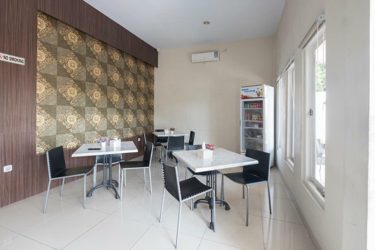 Hotel Astra Novilia Makassar Kültér fotó