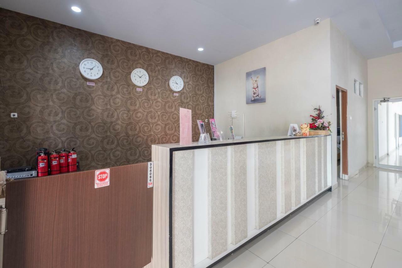 Hotel Astra Novilia Makassar Kültér fotó