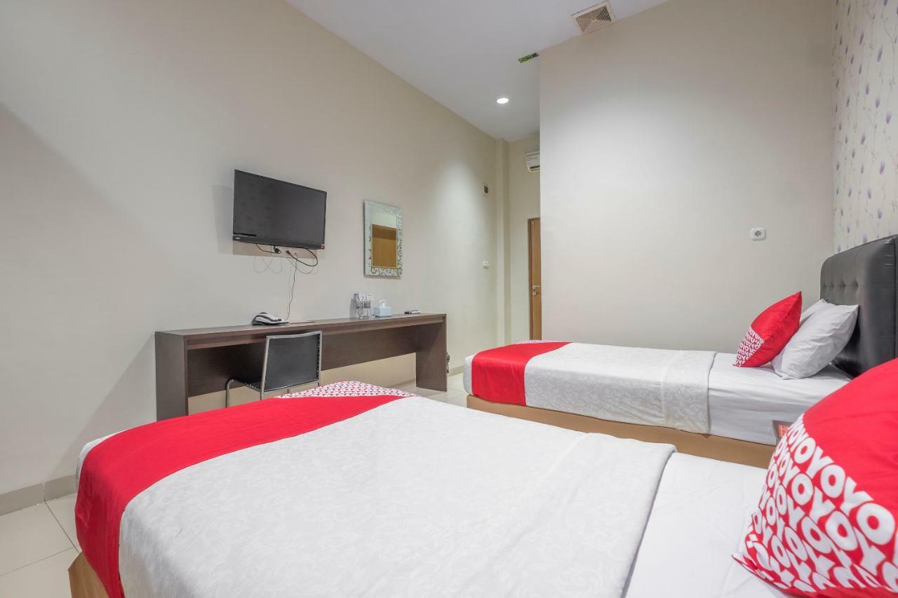 Hotel Astra Novilia Makassar Kültér fotó