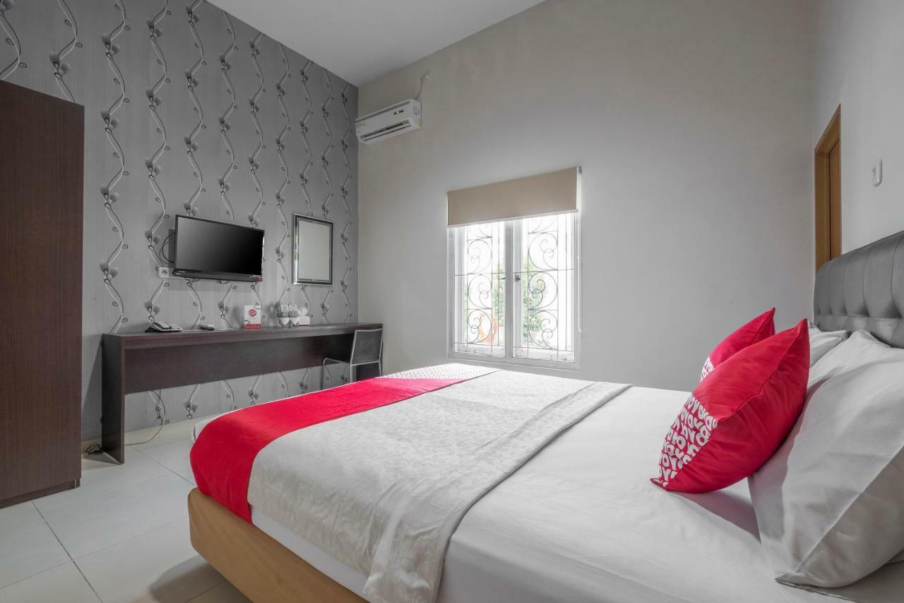 Hotel Astra Novilia Makassar Kültér fotó