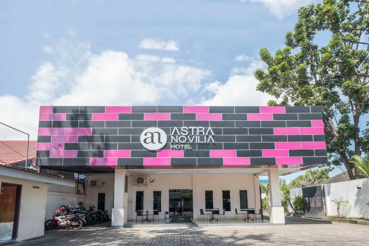 Hotel Astra Novilia Makassar Kültér fotó