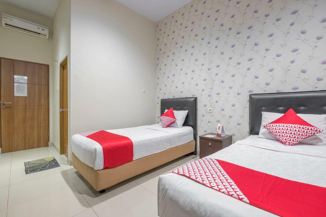Hotel Astra Novilia Makassar Kültér fotó