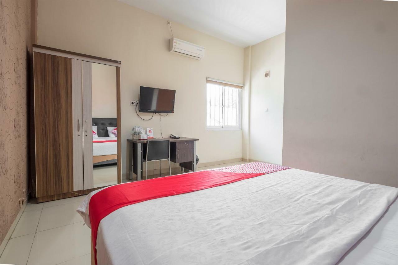 Hotel Astra Novilia Makassar Kültér fotó