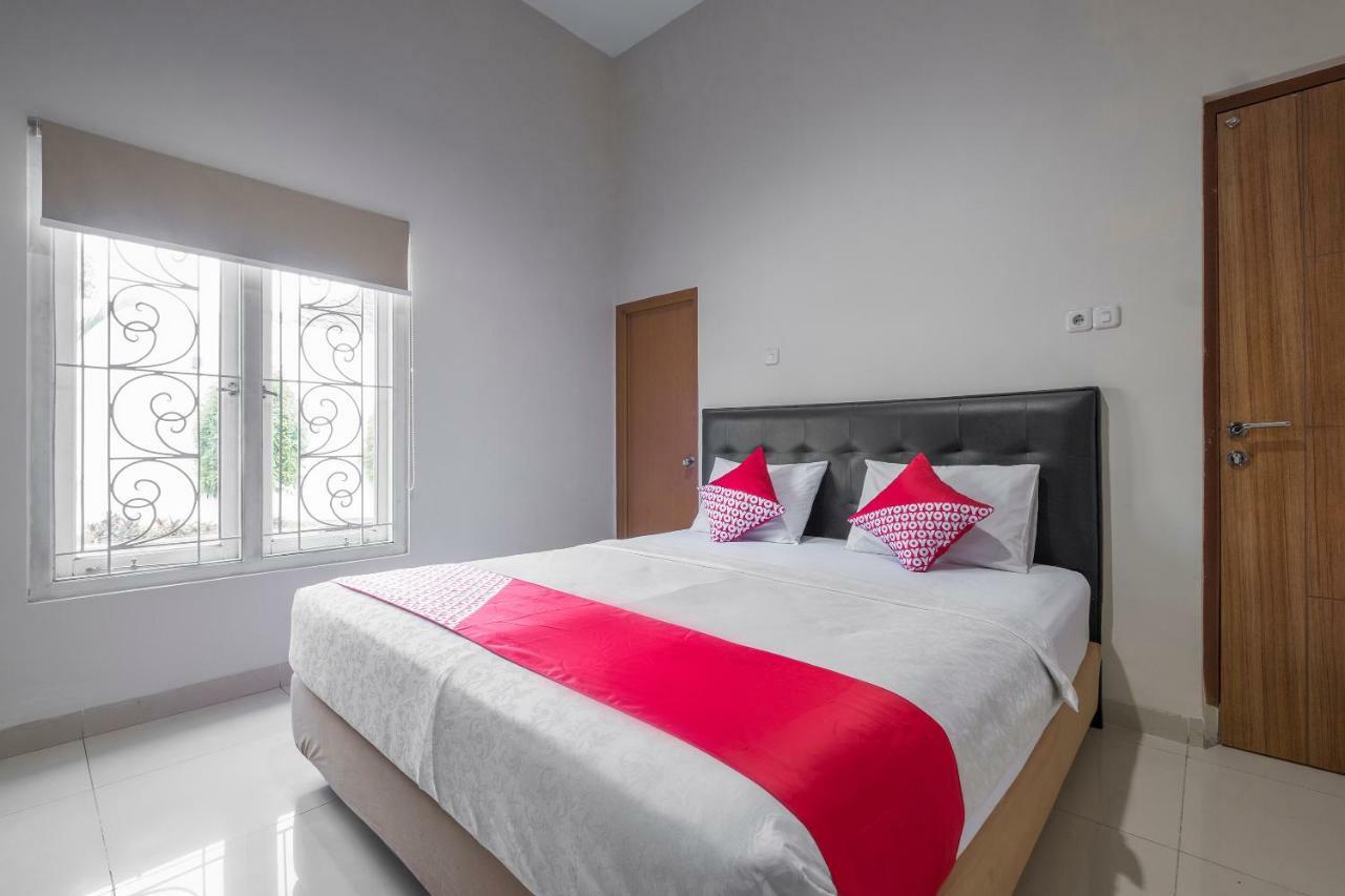 Hotel Astra Novilia Makassar Kültér fotó