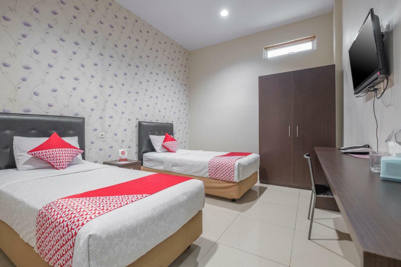 Hotel Astra Novilia Makassar Kültér fotó
