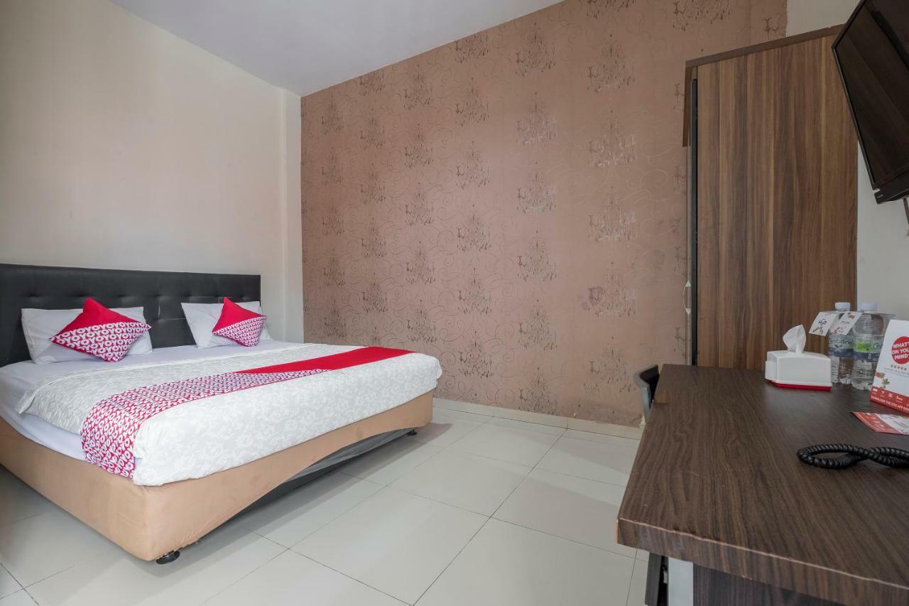 Hotel Astra Novilia Makassar Kültér fotó