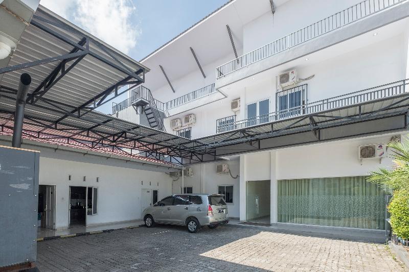 Hotel Astra Novilia Makassar Kültér fotó